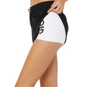 ALO Yoga Ambience Mesh Overlay Shorts - Large